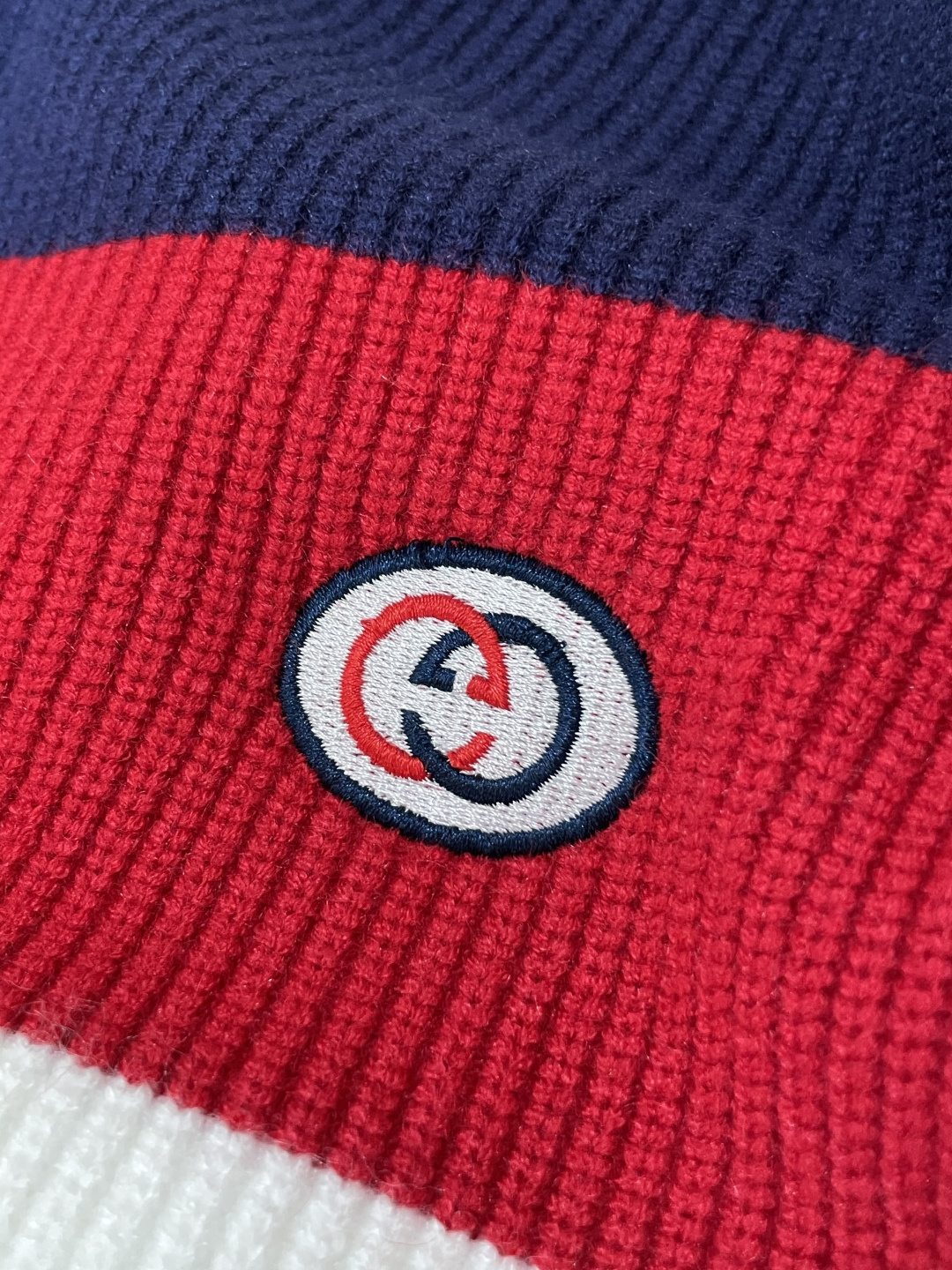 Gucc 爆款 2025秋冬 高级定制 都市风十足 加厚款开衫毛衣。 采用进口羊毛混纺面料 柔软细腻 男