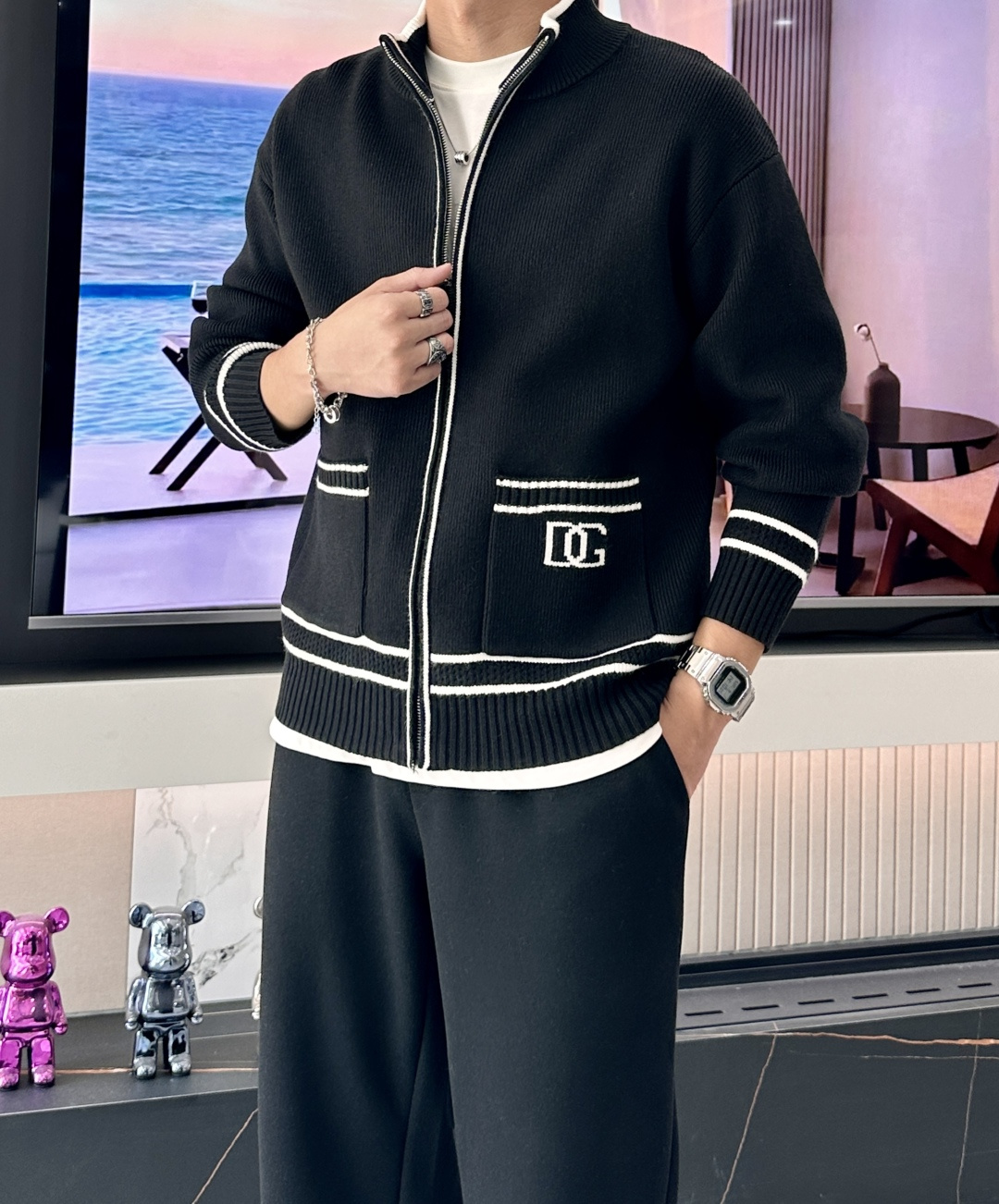 DG 爆款 2025秋冬 高级定制 都市风十足 加厚款开衫毛衣。 采用进口羊毛混纺面料 柔软细腻 男人的