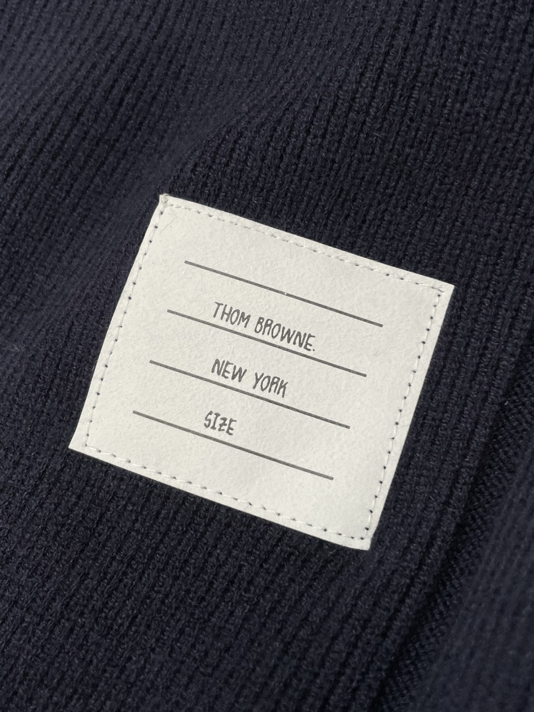 TB 爆款 2025秋冬 高级定制 都市风十足 加厚款开衫毛衣。 采用进口羊毛混纺面料 柔软细腻 男人的