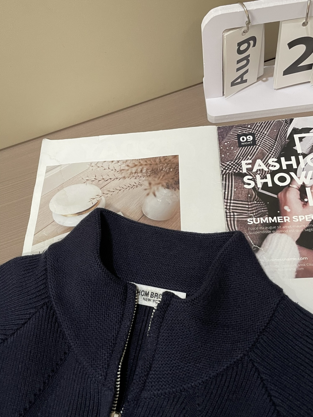 TB 爆款 2025秋冬 高级定制 都市风十足 加厚款开衫毛衣。 采用进口羊毛混纺面料 柔软细腻 男人的