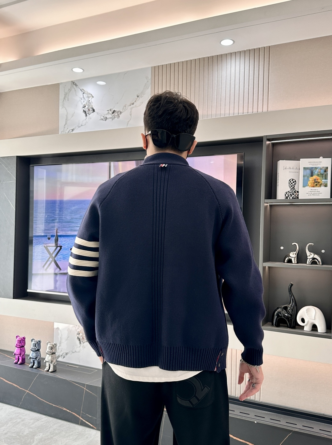 TB 爆款 2025秋冬 高级定制 都市风十足 加厚款开衫毛衣。 采用进口羊毛混纺面料 柔软细腻 男人的
