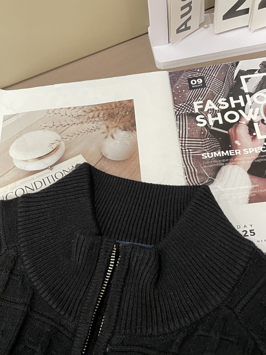 Lv 爆款 2025秋冬 高级定制 都市风十足 加厚款开衫毛衣。 采用进口羊毛混纺面料 柔软细腻 男人的