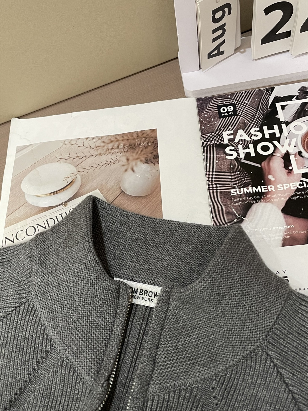 TB 爆款 2025秋冬 高级定制 都市风十足 加厚款开衫毛衣。 采用进口羊毛混纺面料 柔软细腻 男人的