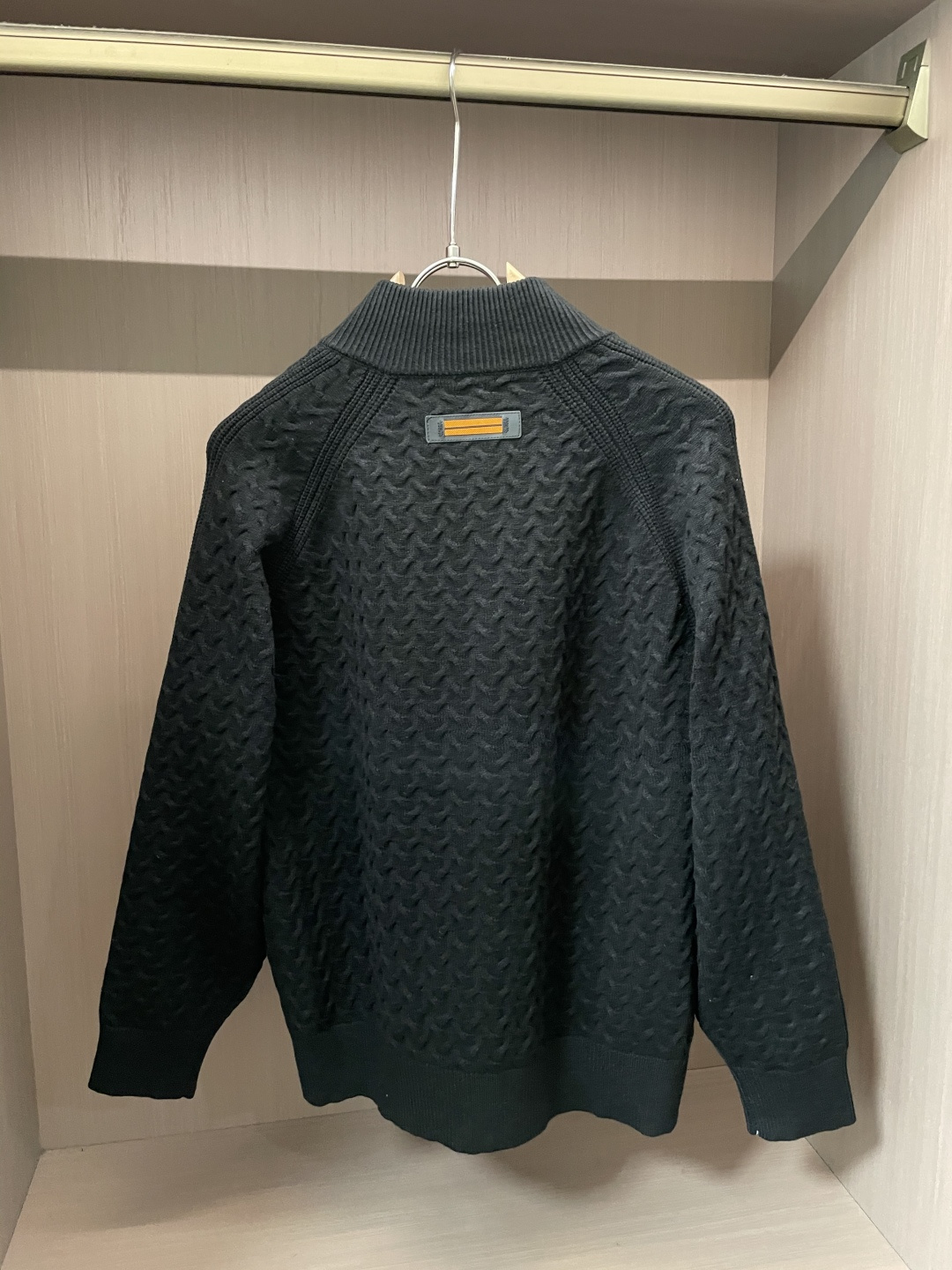 杰尼亚 爆款 2025秋冬 高级定制 都市风十足 加厚款开衫毛衣。 采用进口羊毛混纺面料 柔软细腻 男人