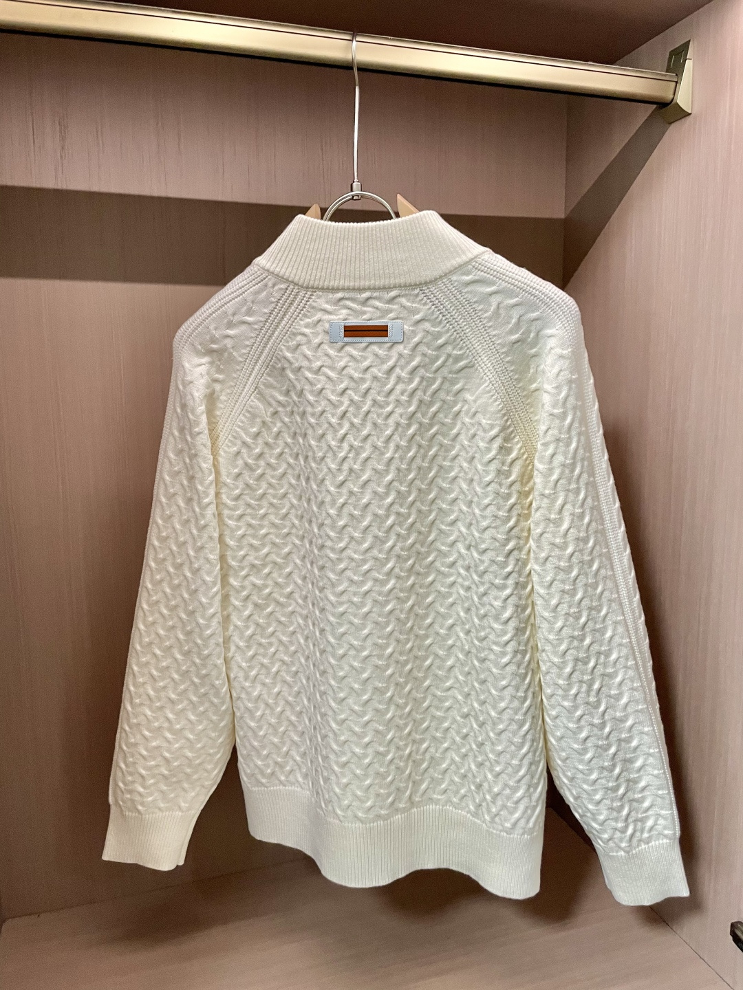 杰尼亚 爆款 2025秋冬 高级定制 都市风十足 加厚款开衫毛衣。 采用进口羊毛混纺面料 柔软细腻 男人