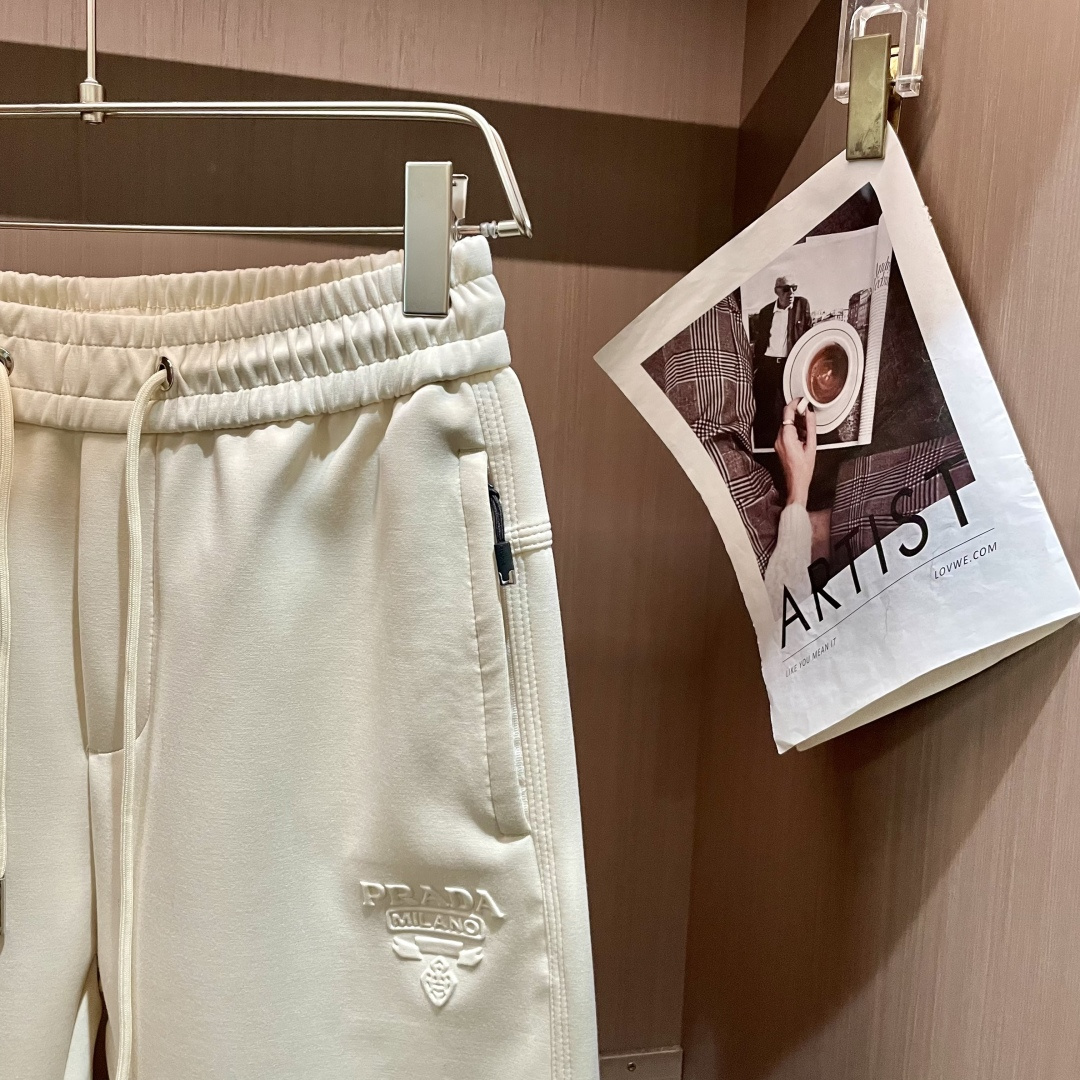 Prad 2025秋冬最新休闲裤 潮人必备 版型超赞，能很好的修复各种腿型，非常个性！柔软排汗，舒适度极