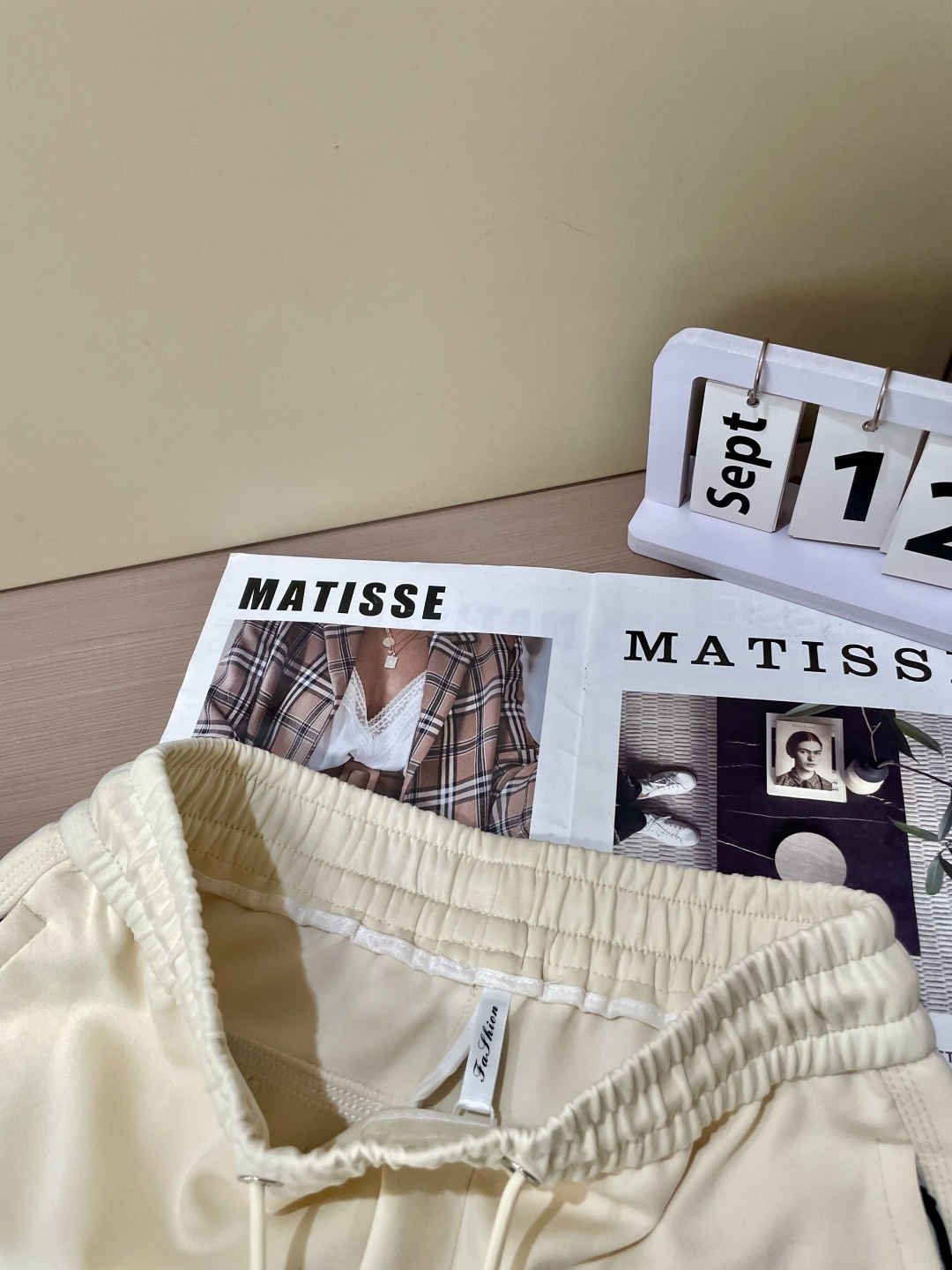 Prad 2025秋冬最新休闲裤 潮人必备 版型超赞，能很好的修复各种腿型，非常个性！柔软排汗，舒适度极