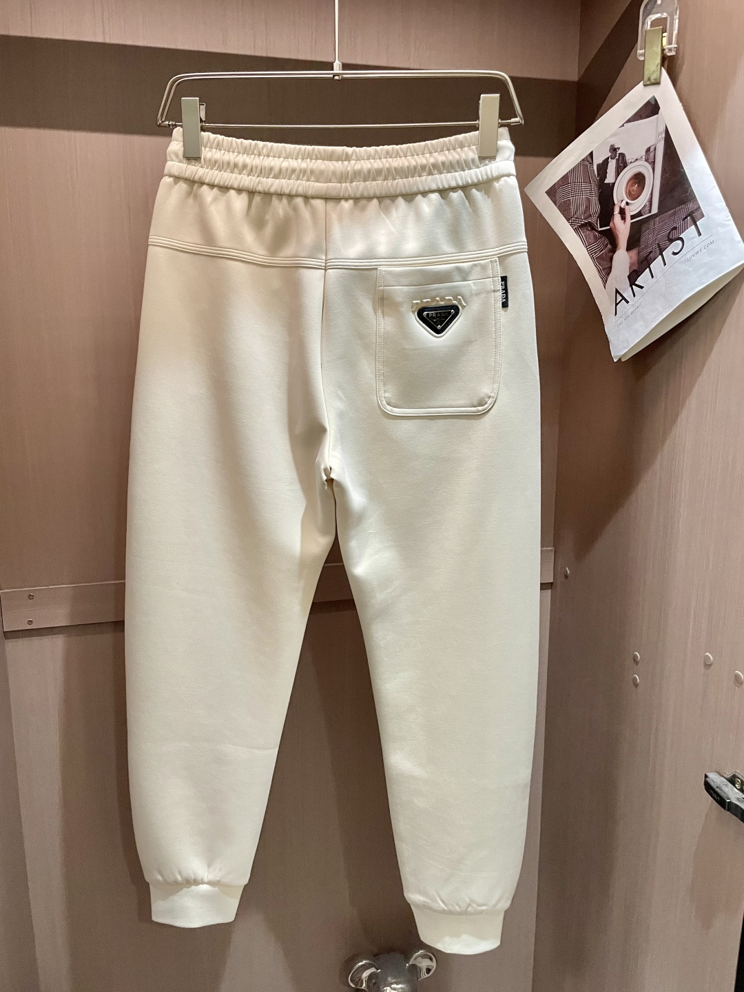 Prad 2025秋冬最新休闲裤 潮人必备 版型超赞，能很好的修复各种腿型，非常个性！柔软排汗，舒适度极