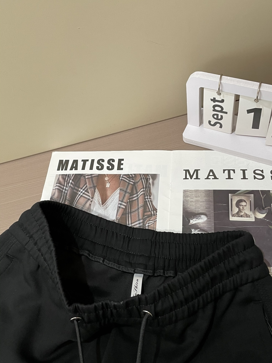 Prad 2025秋冬最新休闲裤 潮人必备 版型超赞，能很好的修复各种腿型，非常个性！柔软排汗，舒适度极