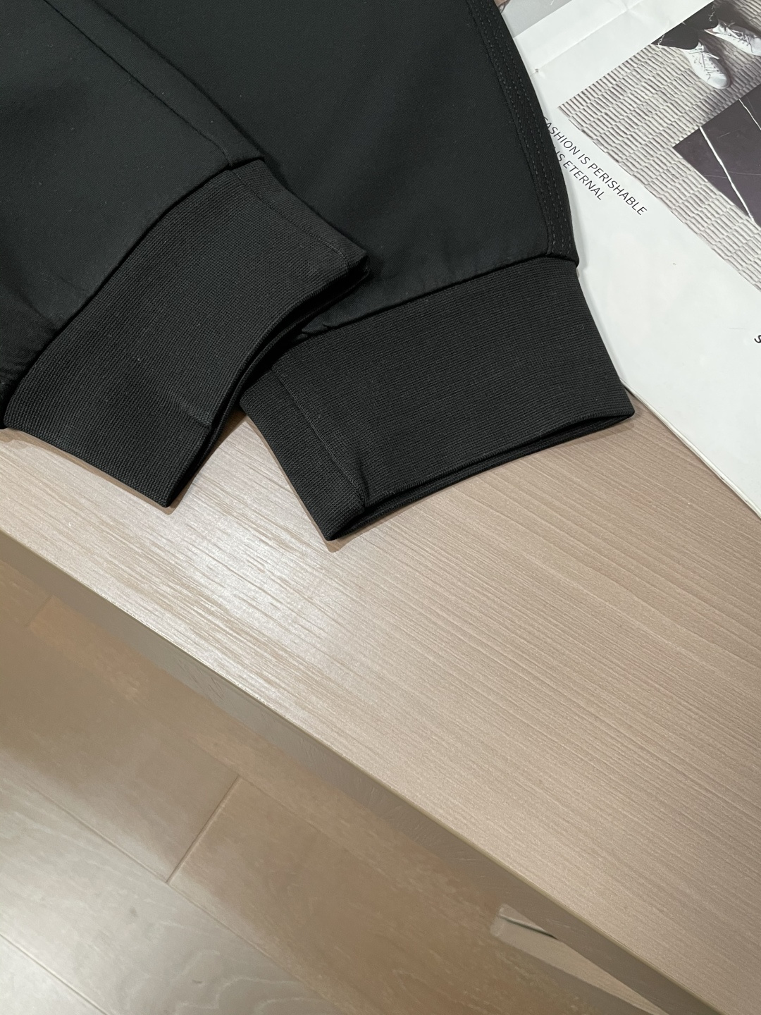 Prad 2025秋冬最新休闲裤 潮人必备 版型超赞，能很好的修复各种腿型，非常个性！柔软排汗，舒适度极