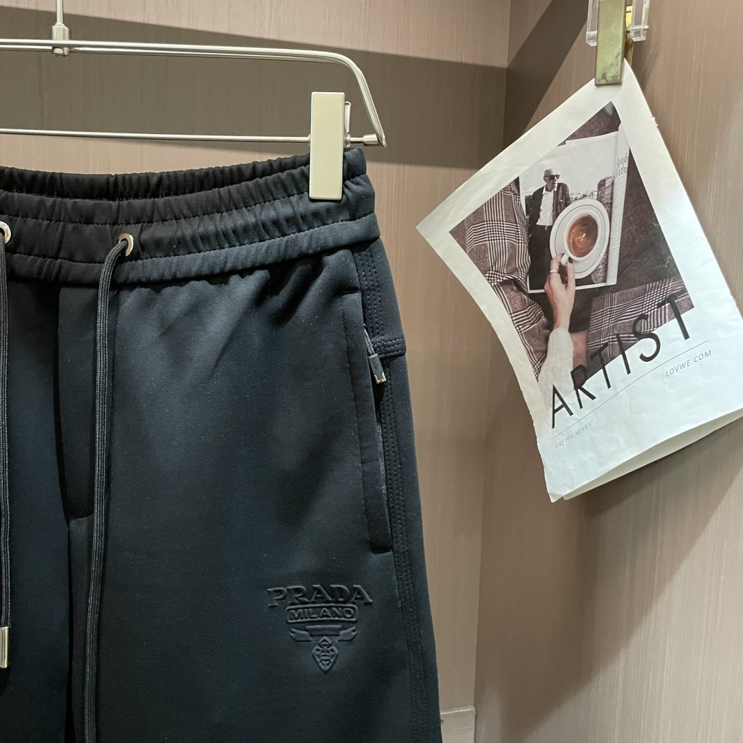 Prad 2025秋冬最新休闲裤 潮人必备 版型超赞，能很好的修复各种腿型，非常个性！柔软排汗，舒适度极