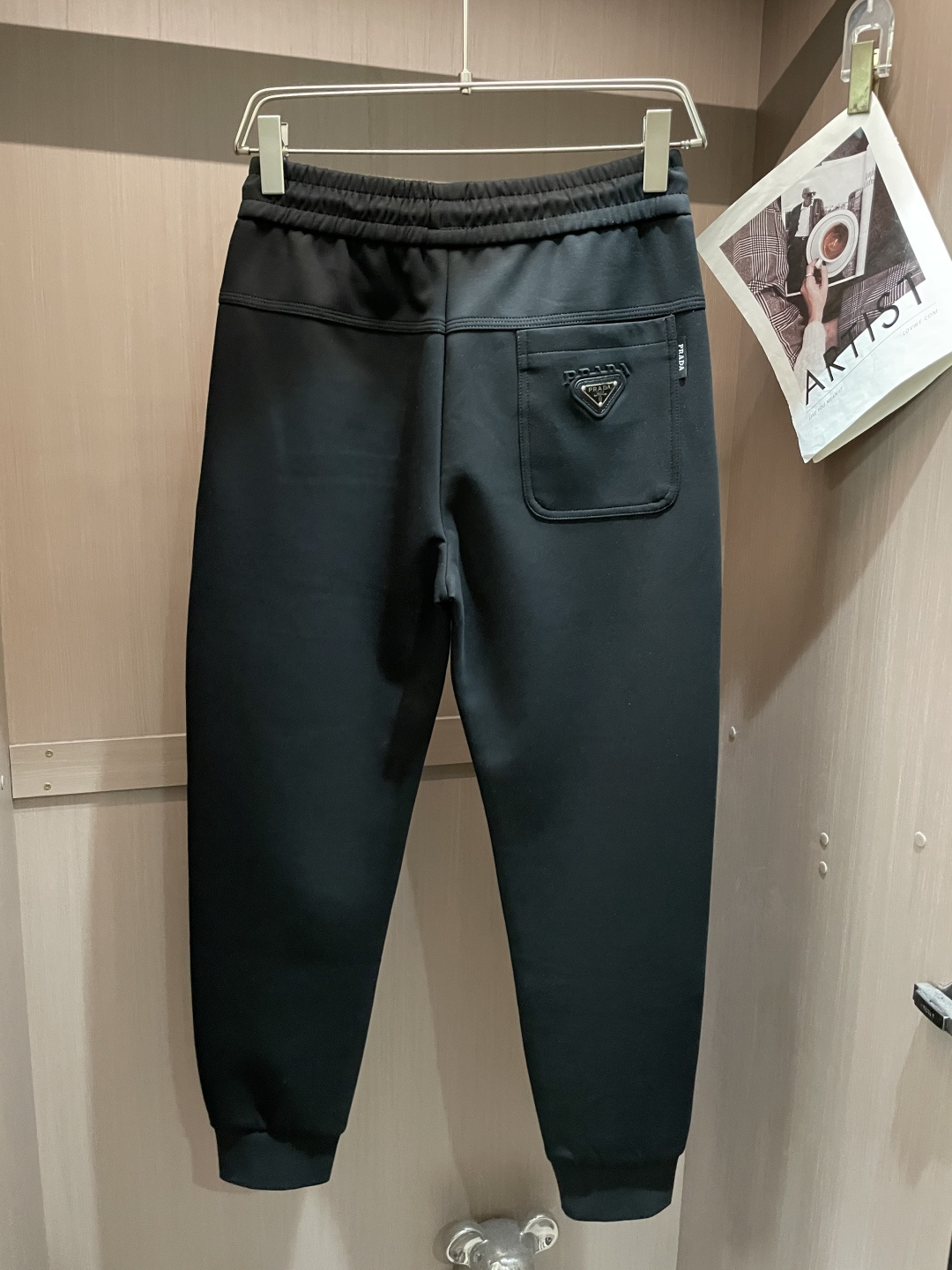 Prad 2025秋冬最新休闲裤 潮人必备 版型超赞，能很好的修复各种腿型，非常个性！柔软排汗，舒适度极