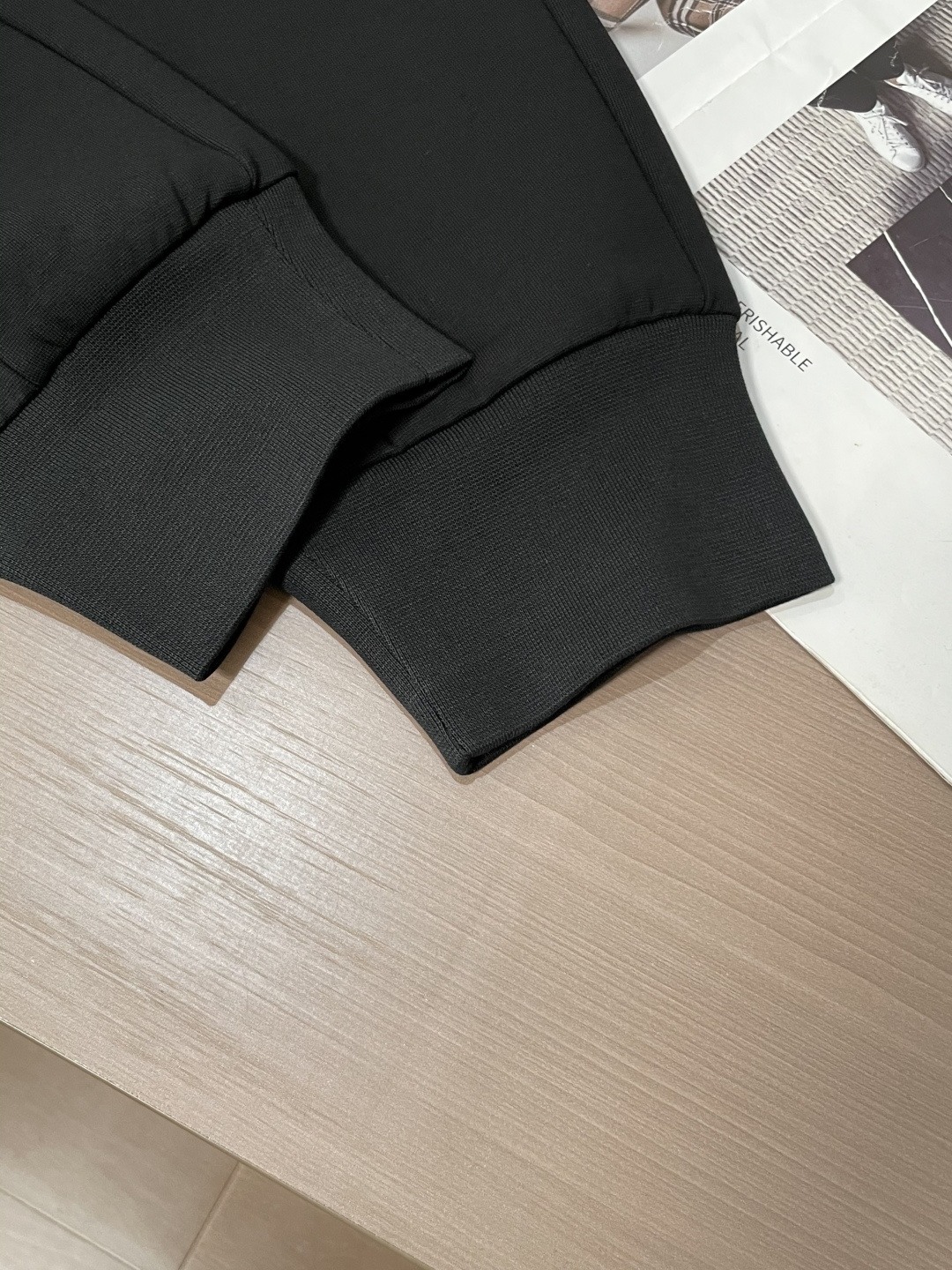 Prad 2025秋冬最新休闲裤 潮人必备 版型超赞，能很好的修复各种腿型，非常个性！柔软排汗，舒适度极