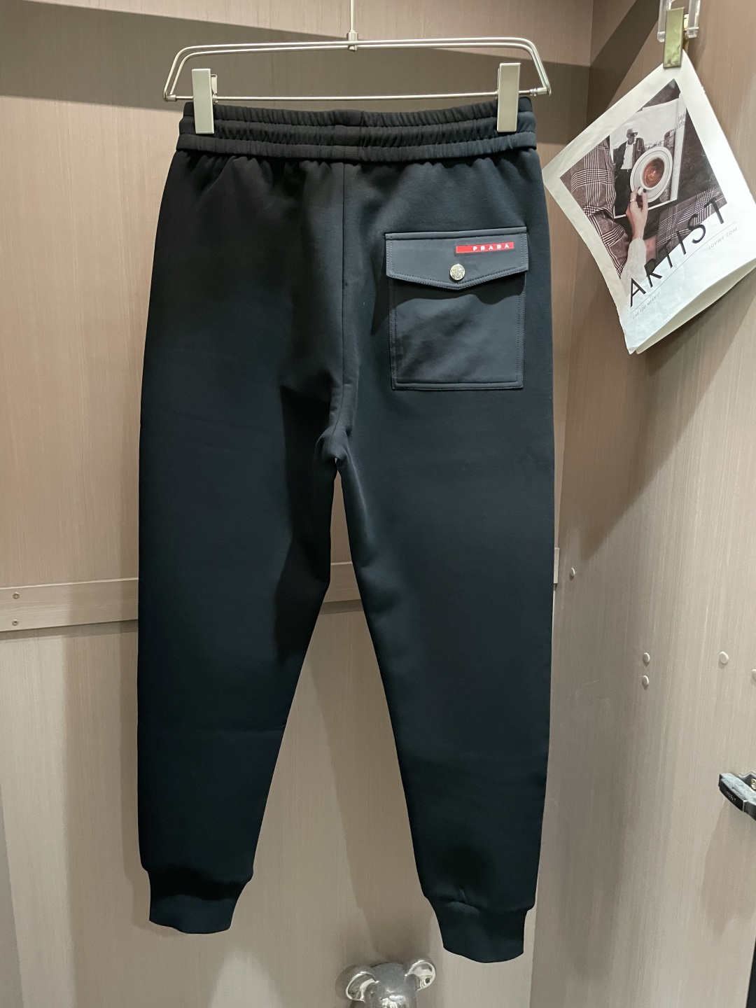 Prad 2025秋冬最新休闲裤 潮人必备 版型超赞，能很好的修复各种腿型，非常个性！柔软排汗，舒适度极