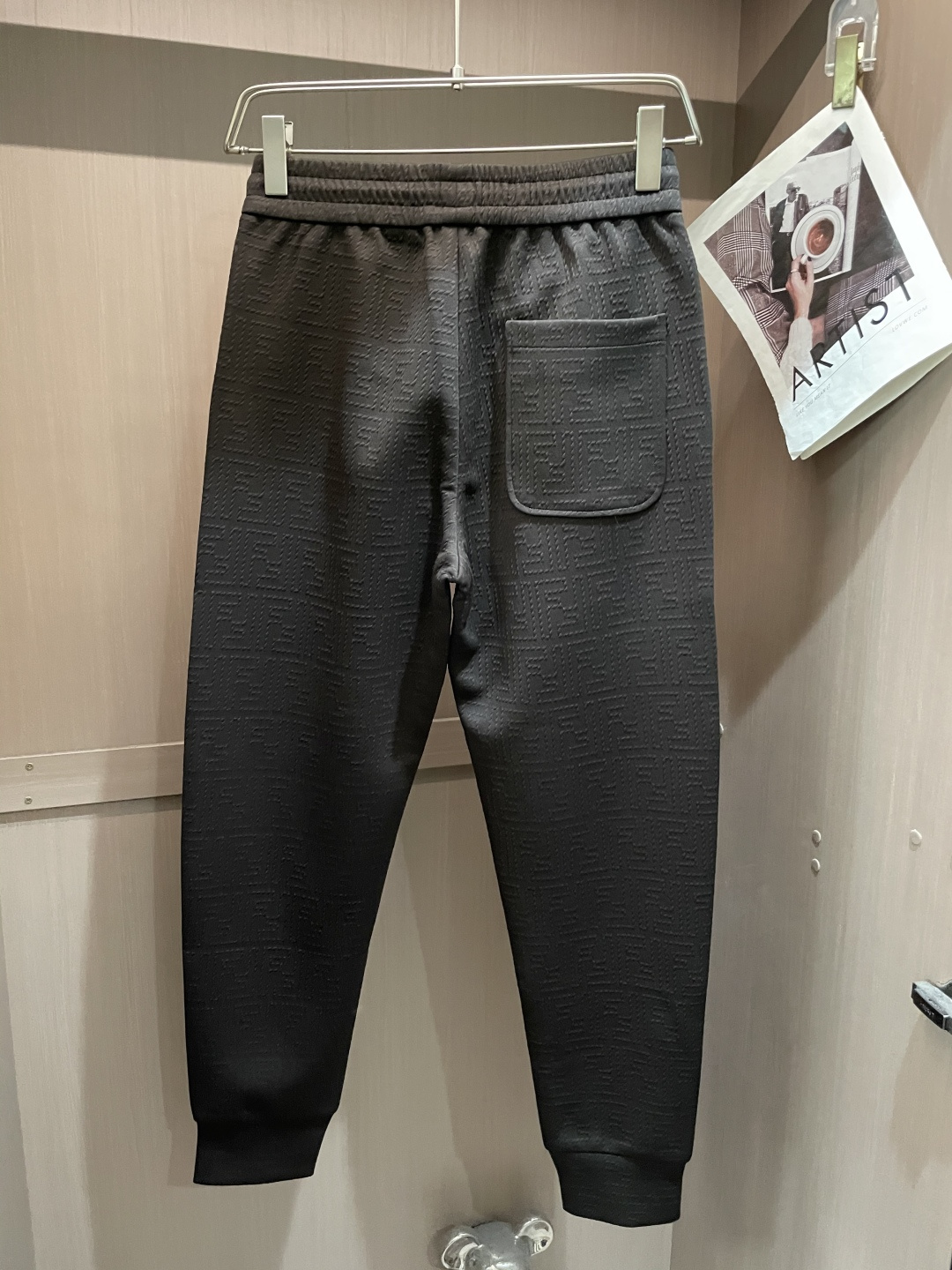 FD 2025秋冬最新休闲裤 潮人必备 版型超赞，能很好的修复各种腿型，非常个性！柔软排汗，舒适度极高。