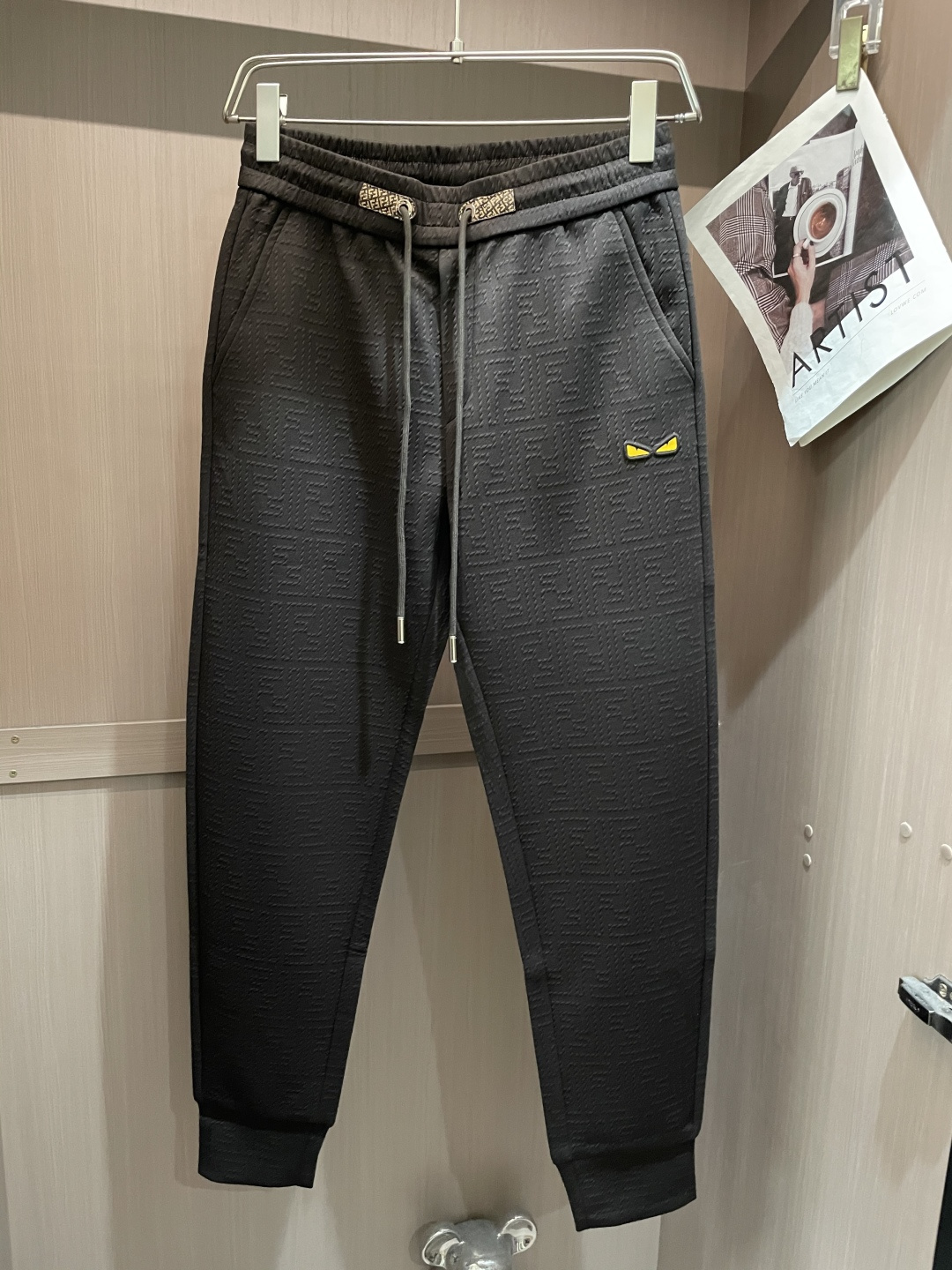 FD 2025秋冬最新休闲裤 潮人必备 版型超赞，能很好的修复各种腿型，非常个性！柔软排汗，舒适度极高。