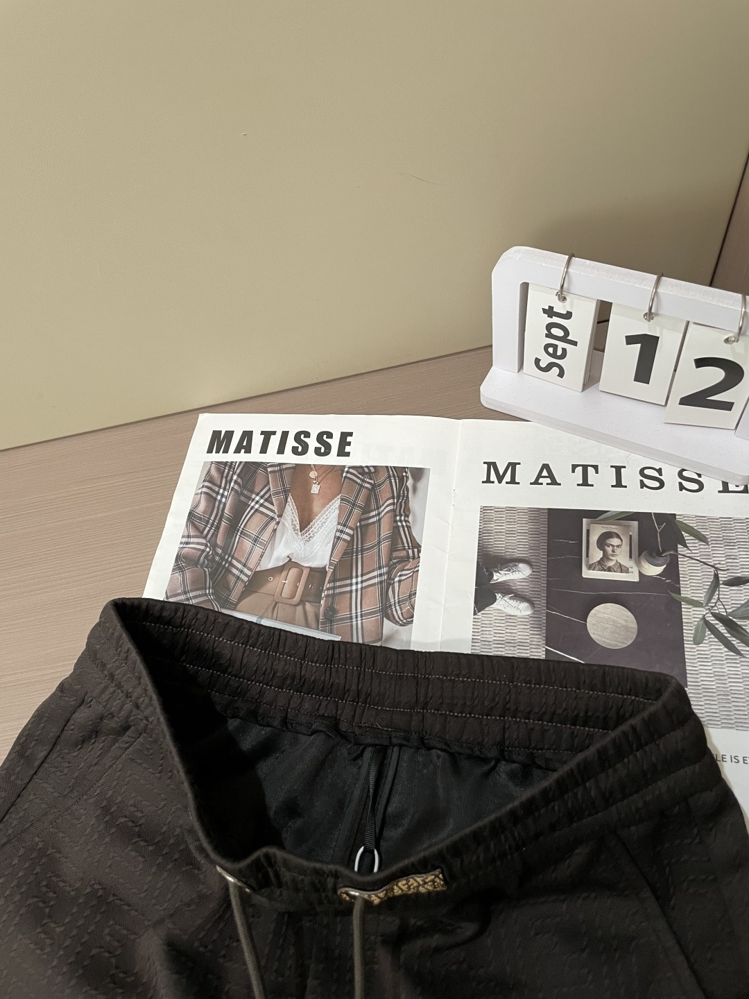 FD 2025秋冬最新休闲裤 潮人必备 版型超赞，能很好的修复各种腿型，非常个性！柔软排汗，舒适度极高。