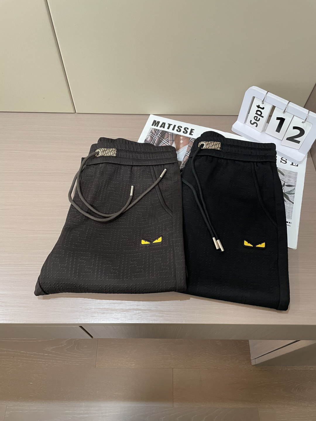 FD 2025秋冬最新休闲裤 潮人必备 版型超赞，能很好的修复各种腿型，非常个性！柔软排汗，舒适度极高。