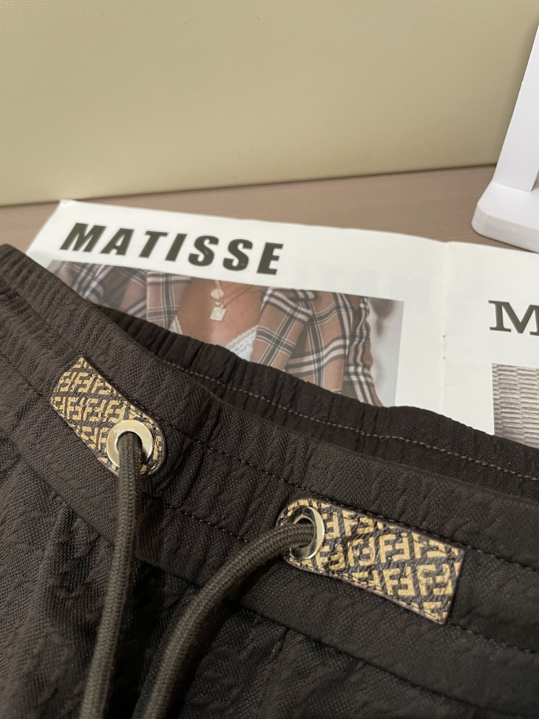 FD 2025秋冬最新休闲裤 潮人必备 版型超赞，能很好的修复各种腿型，非常个性！柔软排汗，舒适度极高。