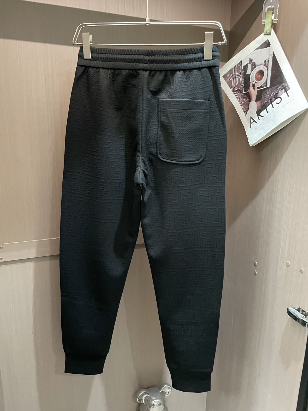 FD 2025秋冬最新休闲裤 潮人必备 版型超赞，能很好的修复各种腿型，非常个性！柔软排汗，舒适度极高。