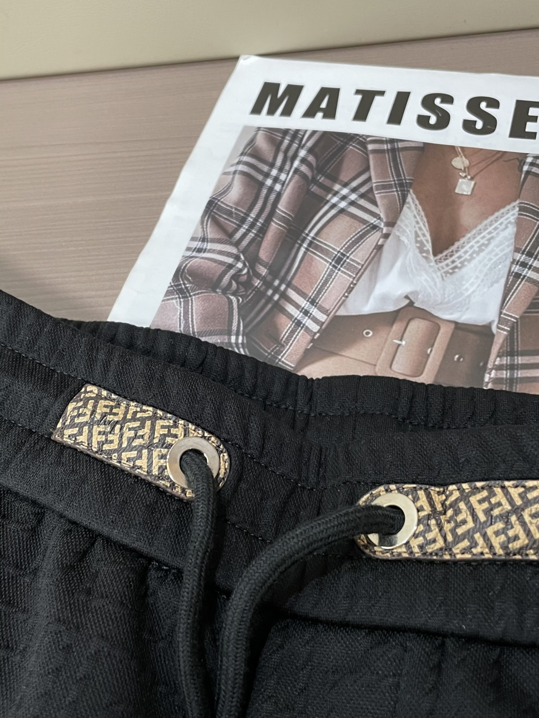 FD 2025秋冬最新休闲裤 潮人必备 版型超赞，能很好的修复各种腿型，非常个性！柔软排汗，舒适度极高。