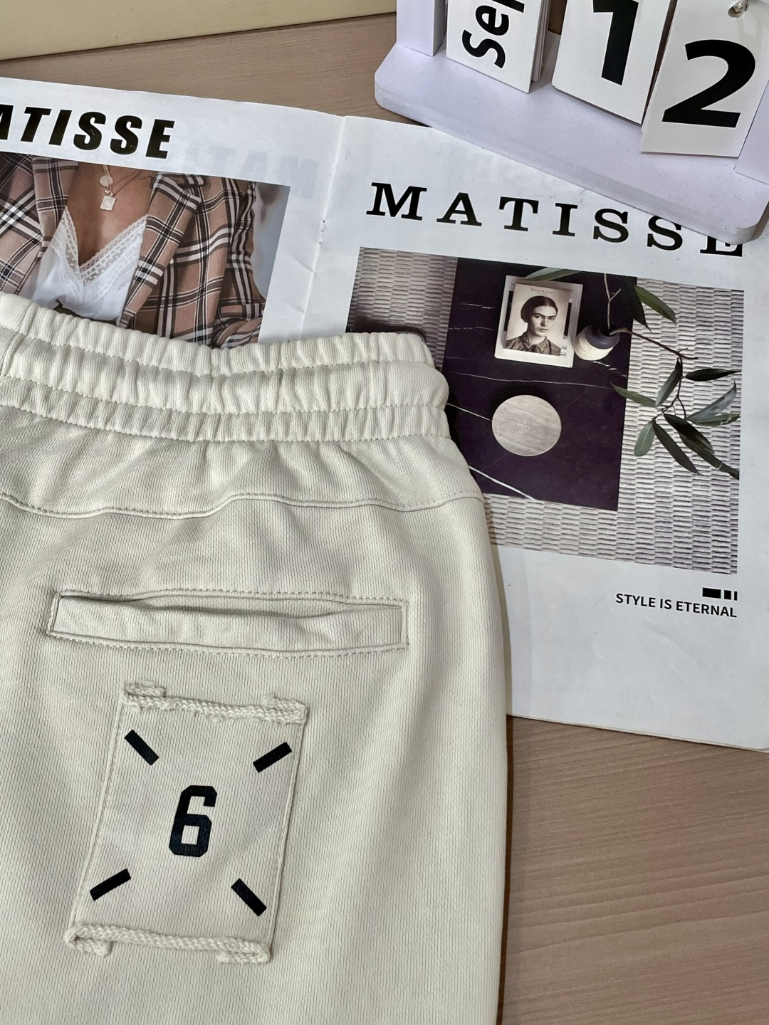 马吉拉 2025秋冬最新休闲裤 潮人必备 版型超赞，能很好的修复各种腿型，非常个性！柔软排汗，舒适度极高