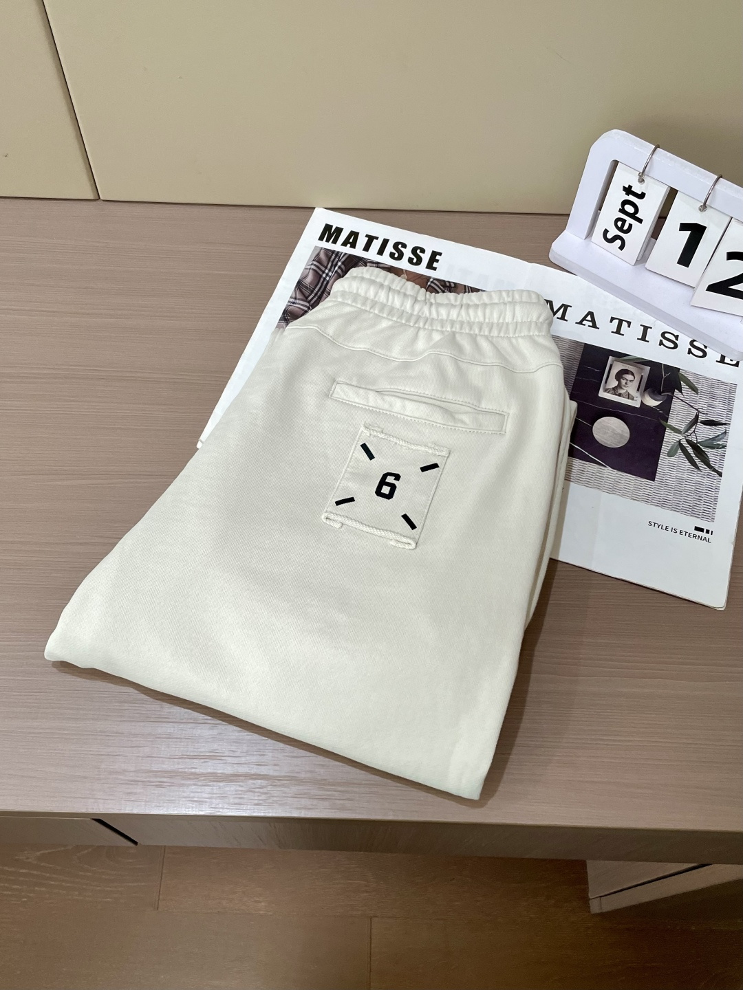 马吉拉 2025秋冬最新休闲裤 潮人必备 版型超赞，能很好的修复各种腿型，非常个性！柔软排汗，舒适度极高