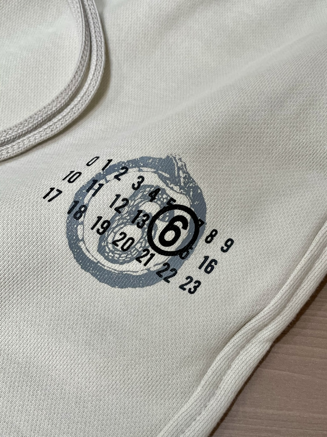 马吉拉 2025秋冬最新休闲裤 潮人必备 版型超赞，能很好的修复各种腿型，非常个性！柔软排汗，舒适度极高