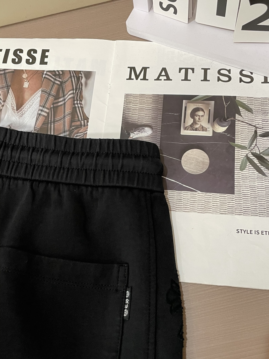 克罗心 2025秋冬最新休闲裤 潮人必备 版型超赞，能很好的修复各种腿型，非常个性！柔软排汗，舒适度极高