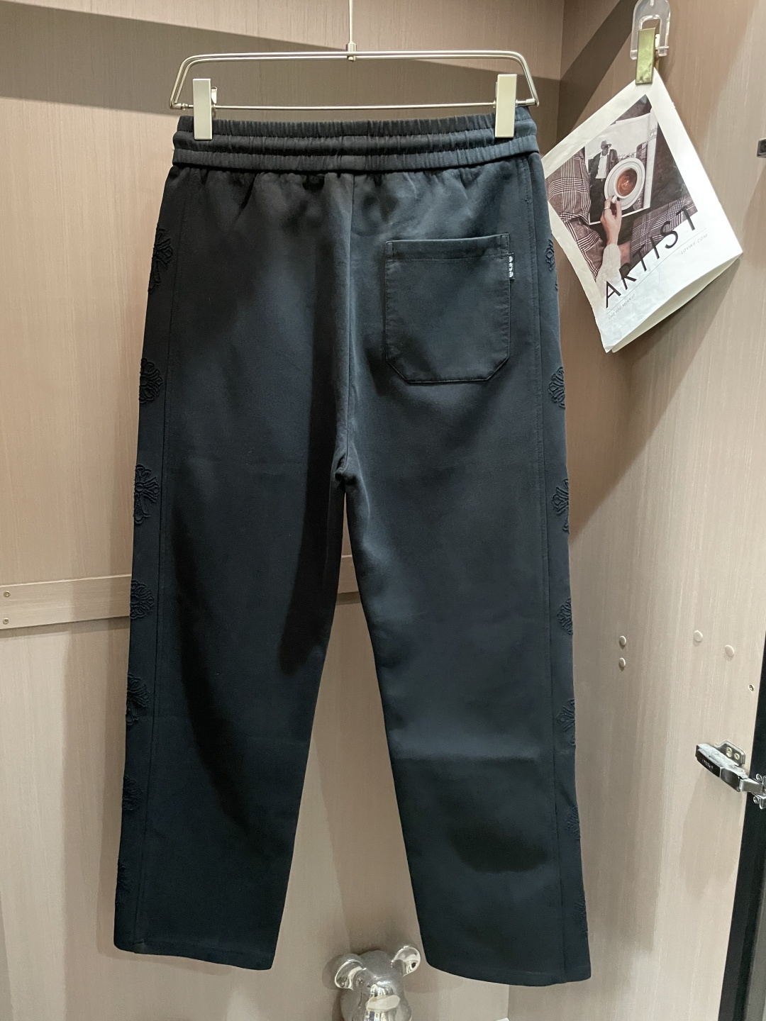 克罗心 2025秋冬最新休闲裤 潮人必备 版型超赞，能很好的修复各种腿型，非常个性！柔软排汗，舒适度极高