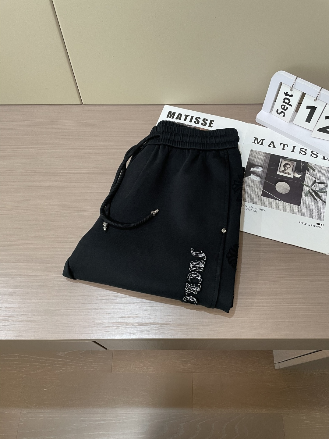 克罗心 2025秋冬最新休闲裤 潮人必备 版型超赞，能很好的修复各种腿型，非常个性！柔软排汗，舒适度极高