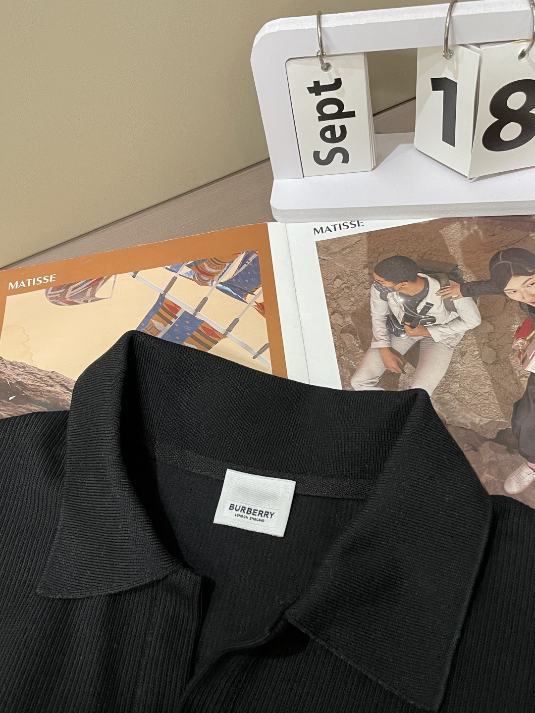 Burberry 2025秋冬华夫格纹骑士Polo衫：当庄园美学邂逅现代衣橱核心设计叙事本季Burber