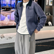 LOEWE 2025秋冬系列解构主义针织夹克:当建筑美学邂逅羊毛肌理核心设计叙事本季LOEWE以 LOEWE 2025秋冬系列解构主义针织夹克:当建筑美学邂逅羊毛肌理核心设计叙事本季LOEWE以