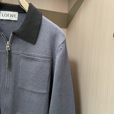 LOEWE 2025秋冬系列解构主义针织夹克:当建筑美学邂逅羊毛肌理核心设计叙事本季LOEWE以 LOEWE 2025秋冬系列解构主义针织夹克:当建筑美学邂逅羊毛肌理核心设计叙事本季LOEWE以