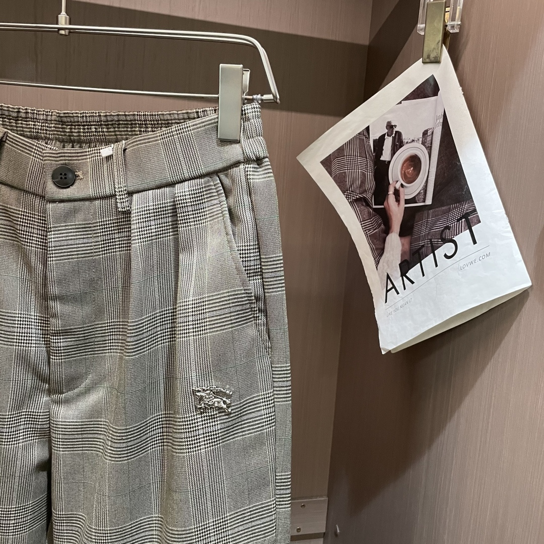 Bur 2025秋冬最新休闲西裤 潮人必备 版型超赞，能很好的修复各种腿型，非常个性！柔软排汗，舒适度极