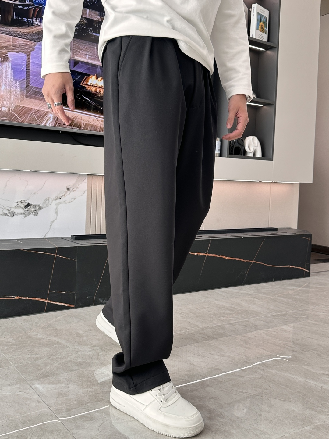 BUR 2025秋冬最新休闲西裤 潮人必备 版型超赞，能很好的修复各种腿型，非常个性！柔软排汗，舒适度极