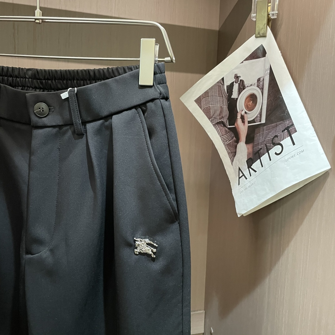 BUR 2025秋冬最新休闲西裤 潮人必备 版型超赞，能很好的修复各种腿型，非常个性！柔软排汗，舒适度极