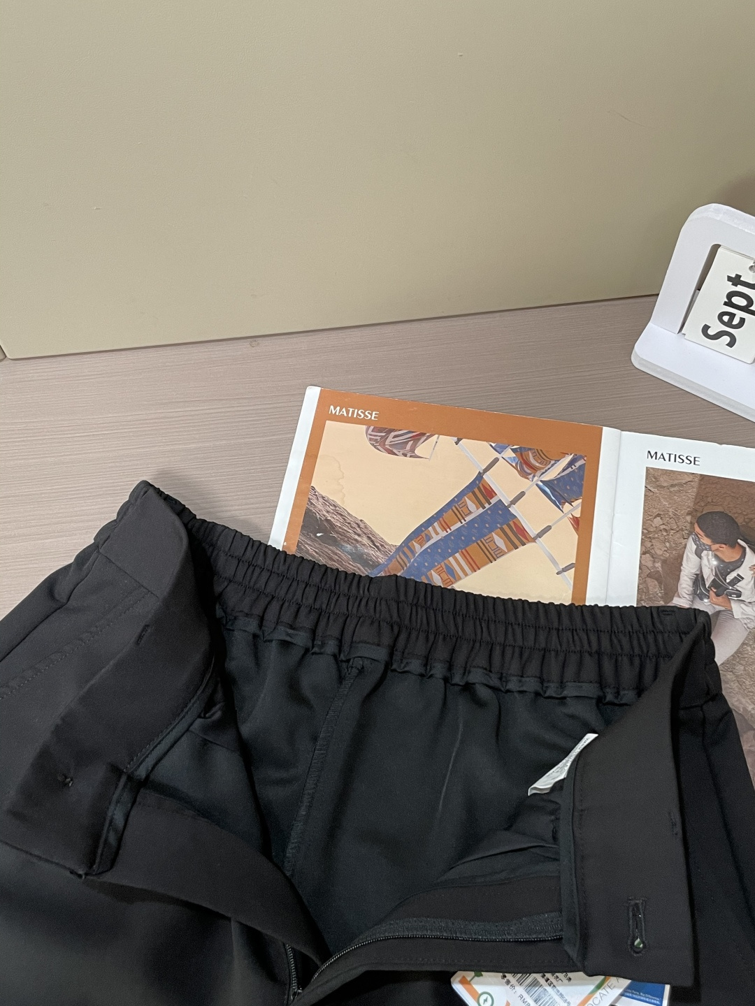 BUR 2025秋冬最新休闲西裤 潮人必备 版型超赞，能很好的修复各种腿型，非常个性！柔软排汗，舒适度极