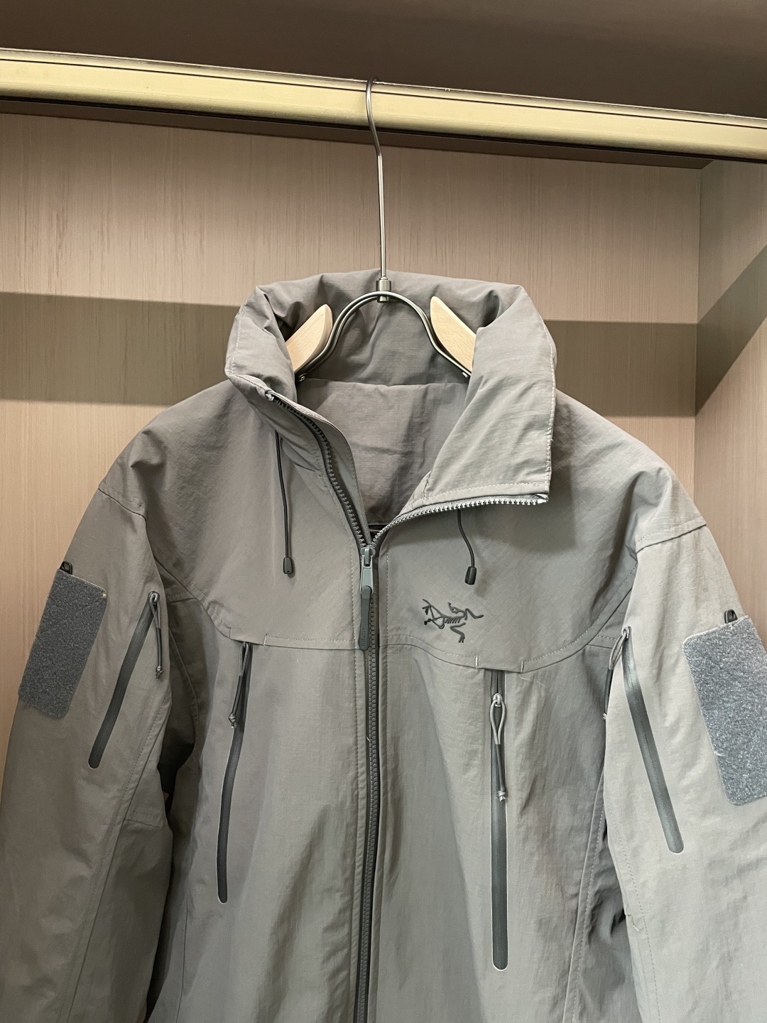 Arcteryx/始祖鸟 2025春秋新款软壳连帽夹克冲锋衣外套这款GAMMALT夹克采用轻薄耐磨的WE