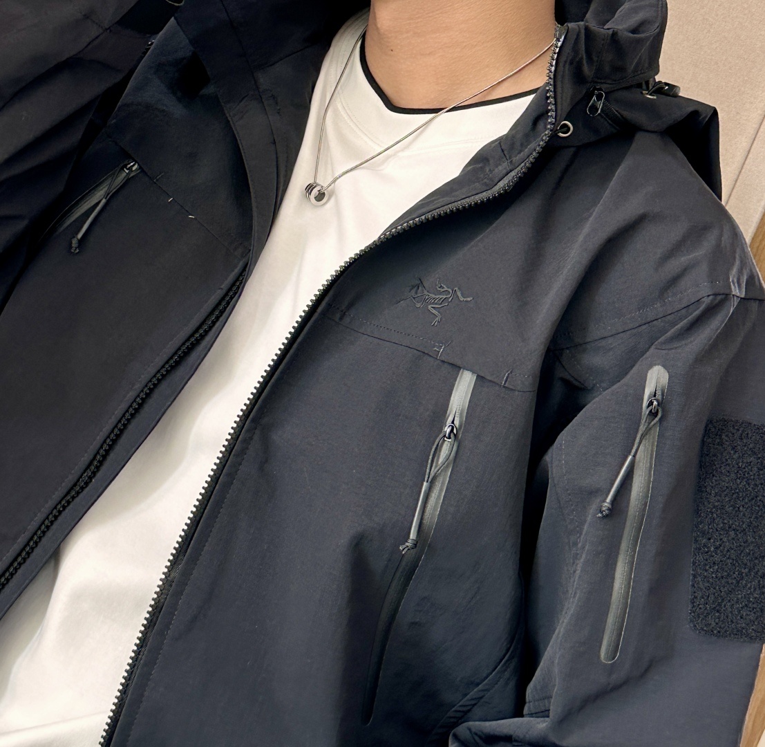 Arcteryx/始祖鸟 2025春秋新款软壳连帽夹克冲锋衣外套这款GAMMALT夹克采用轻薄耐磨的WE