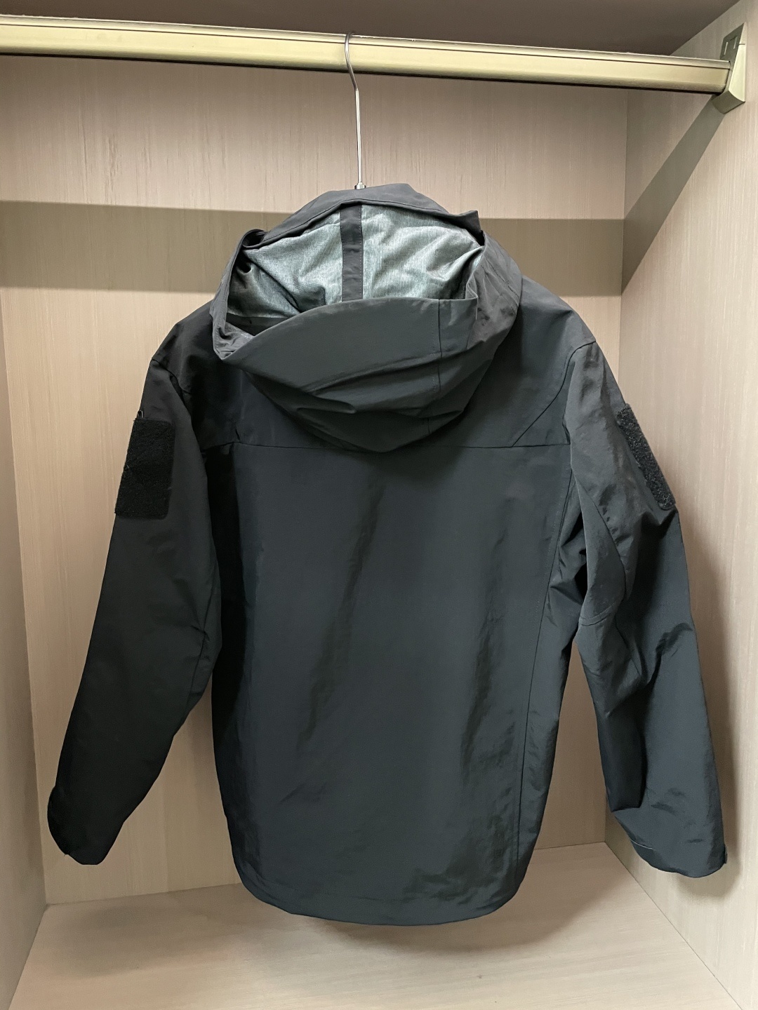 Arcteryx/始祖鸟 2025春秋新款软壳连帽夹克冲锋衣外套这款GAMMALT夹克采用轻薄耐磨的WE