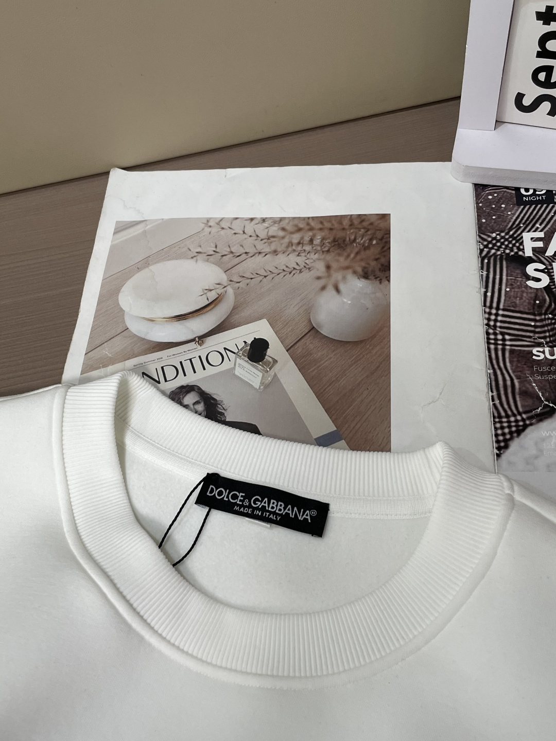 P115
DG /秋冬新品 
定制顶级卫衣棉，面料特别有质感，冬季必备单品，保暖性好。男女通穿，细节到位，版型超赞，上身效果非常好！百搭单品！5️⃣ S～XL。偏大下单报身高体重





