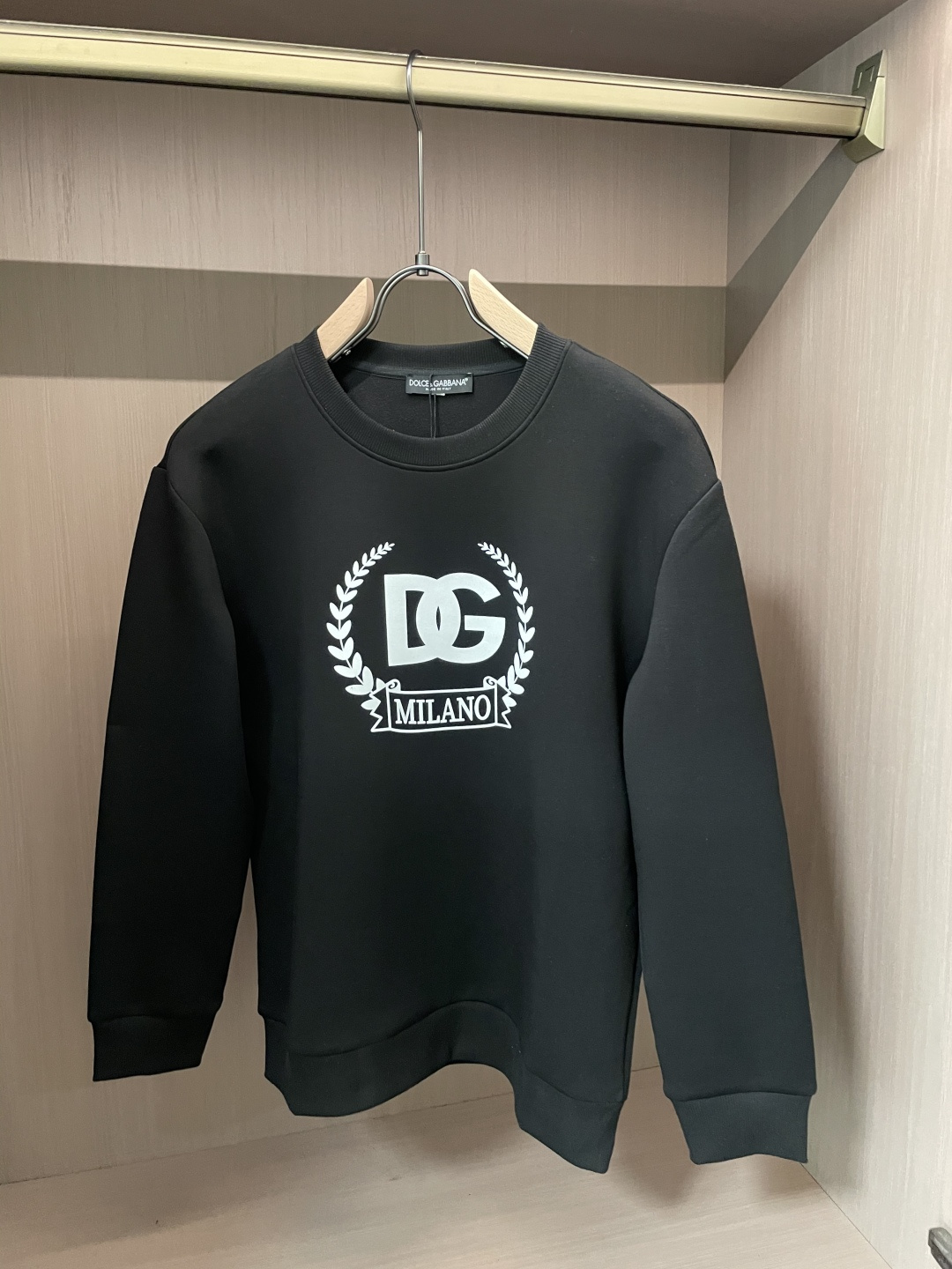 P115
DG /秋冬新品 
定制顶级卫衣棉，面料特别有质感，冬季必备单品，保暖性好。男女通穿，细节到位，版型超赞，上身效果非常好！百搭单品！5️⃣ S～XL。偏大下单报身高体重





