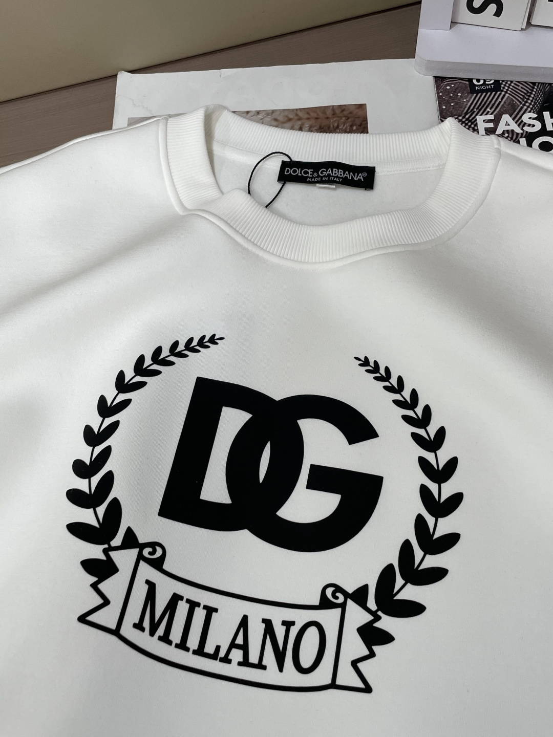 P115
DG /秋冬新品 
定制顶级卫衣棉，面料特别有质感，冬季必备单品，保暖性好。男女通穿，细节到位，版型超赞，上身效果非常好！百搭单品！5️⃣ S～XL。偏大下单报身高体重





