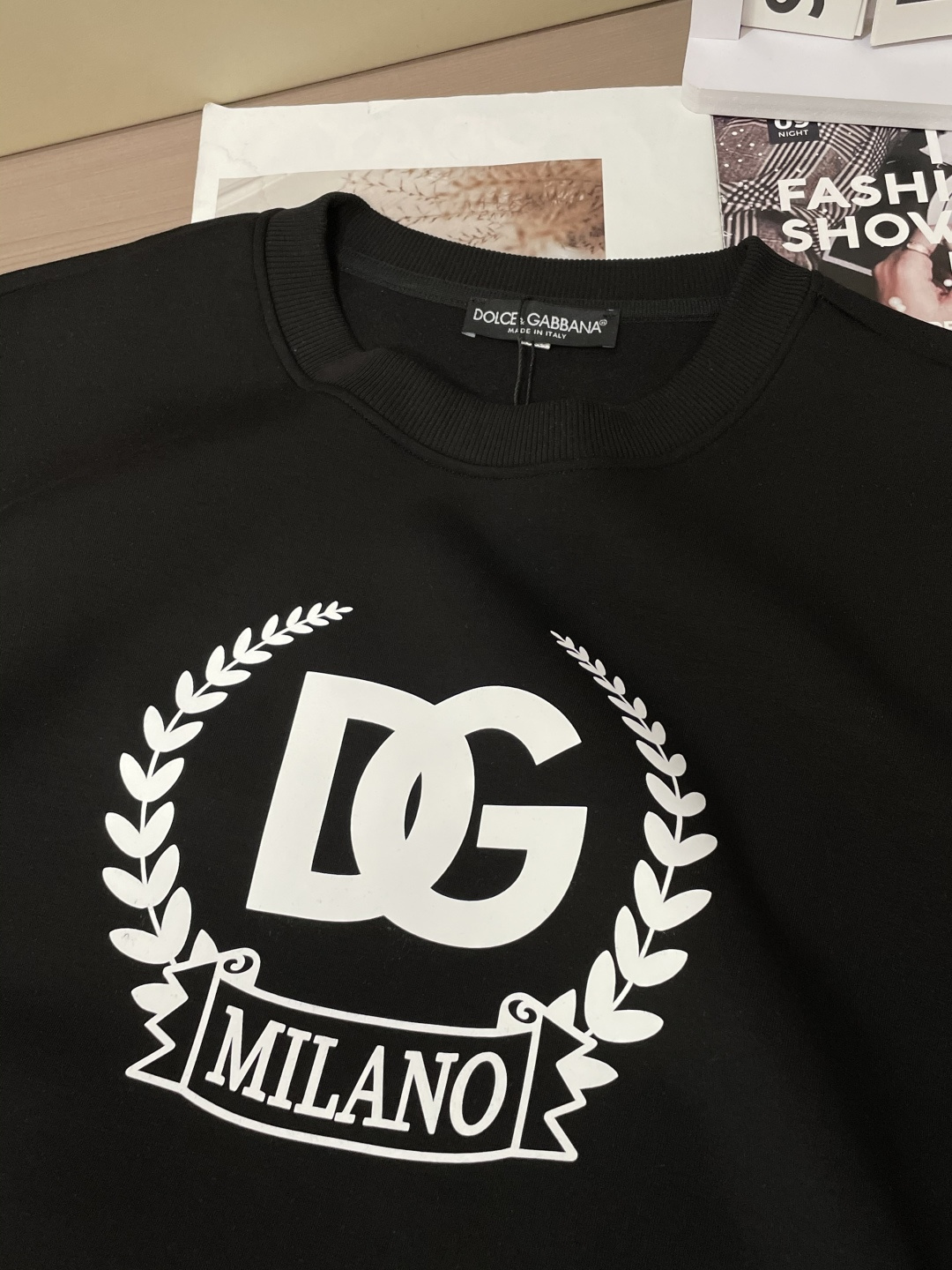 P115
DG /秋冬新品 
定制顶级卫衣棉，面料特别有质感，冬季必备单品，保暖性好。男女通穿，细节到位，版型超赞，上身效果非常好！百搭单品！5️⃣ S～XL。偏大下单报身高体重





