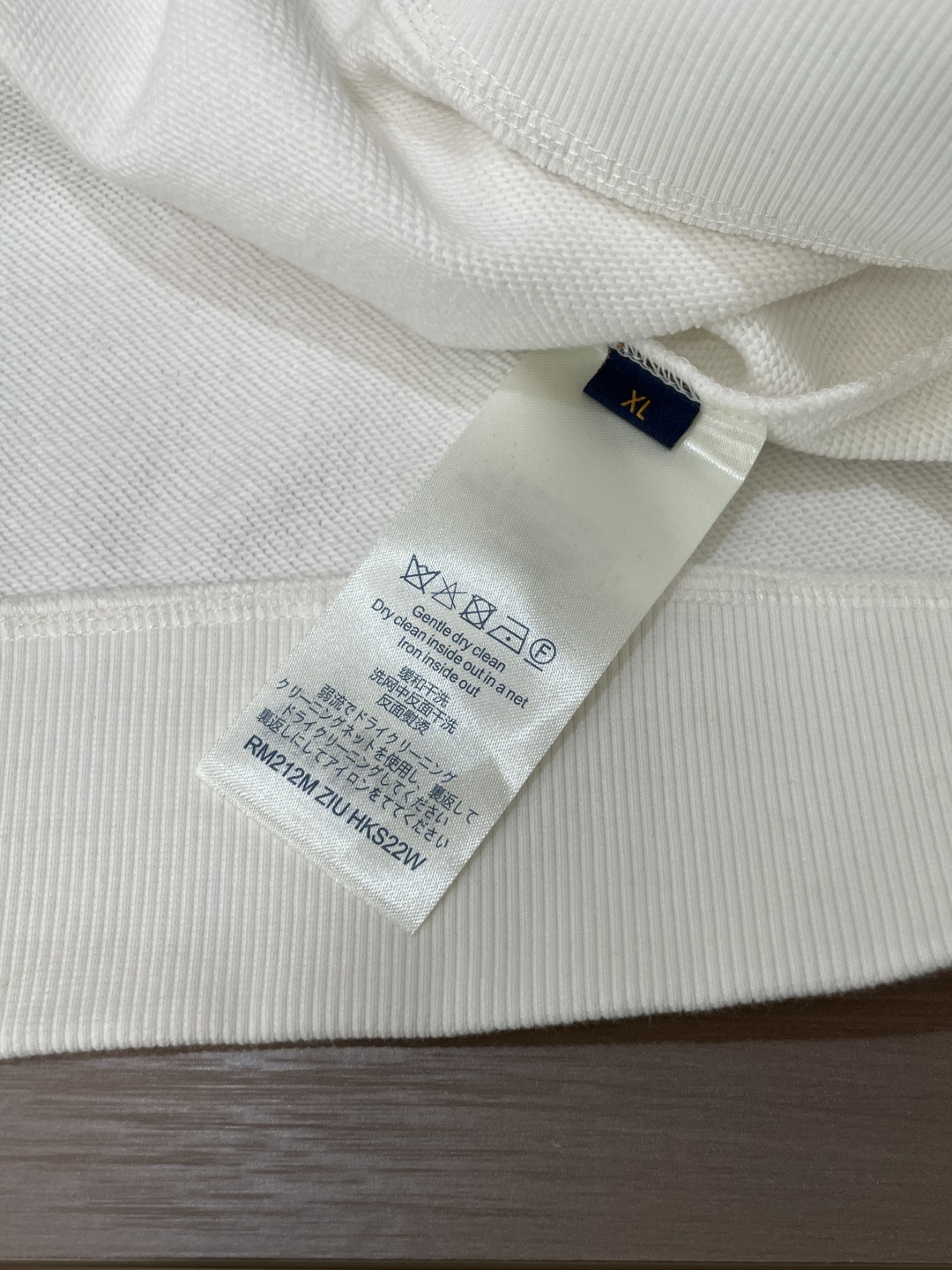 P115
Lv  /秋冬新品 
定制顶级卫衣棉，面料特别有质感，冬季必备单品，保暖性好。男女通穿，细节到位，版型超赞，上身效果非常好！百搭单品！🚀尺码S-XL






