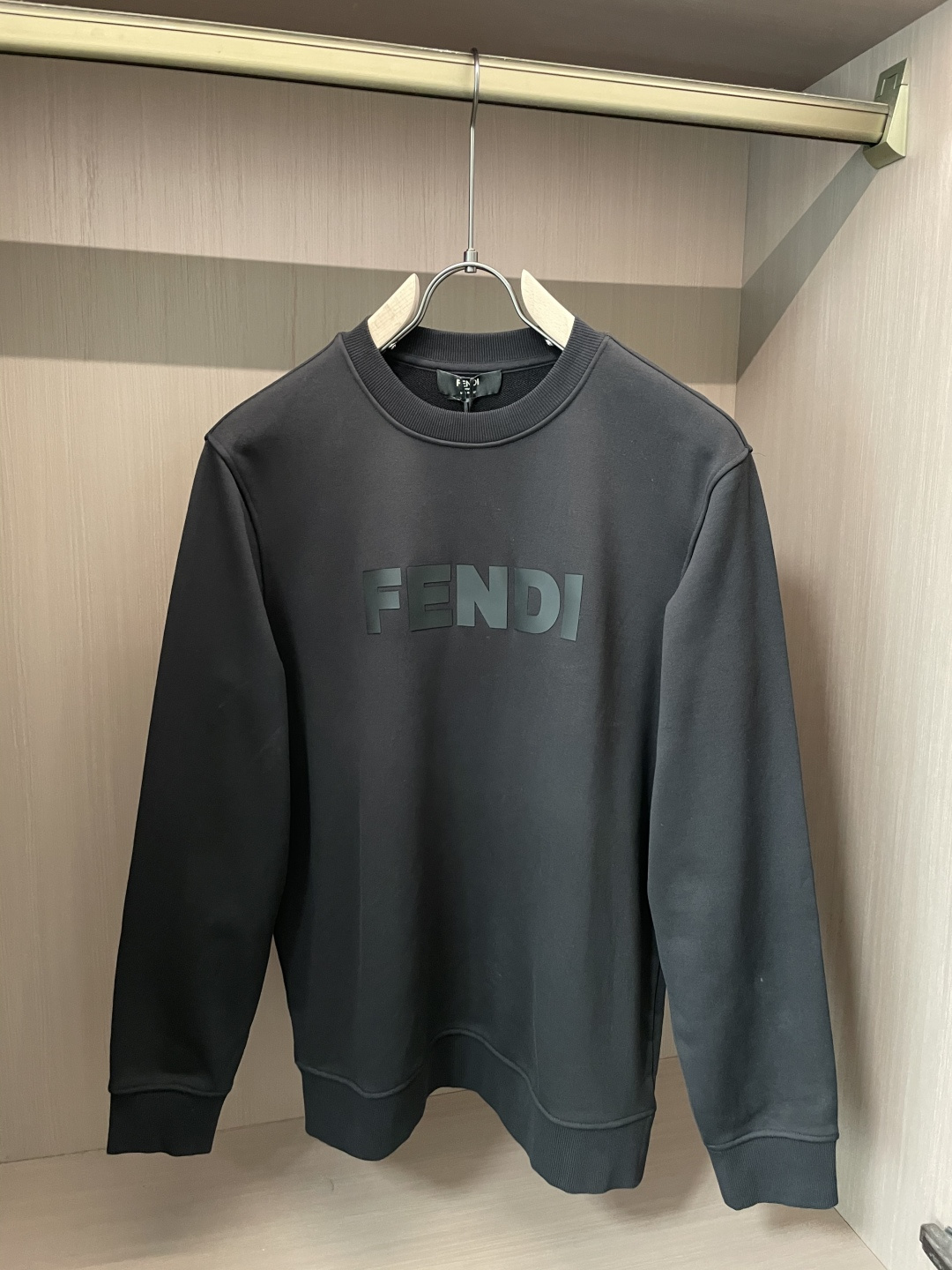 P115
FD  /秋冬新品 
定制顶级卫衣棉，面料特别有质感，冬季必备单品，保暖性好。男女通穿，细节到位，版型超赞，上身效果非常好！百搭单品！🚀尺码S-XL




