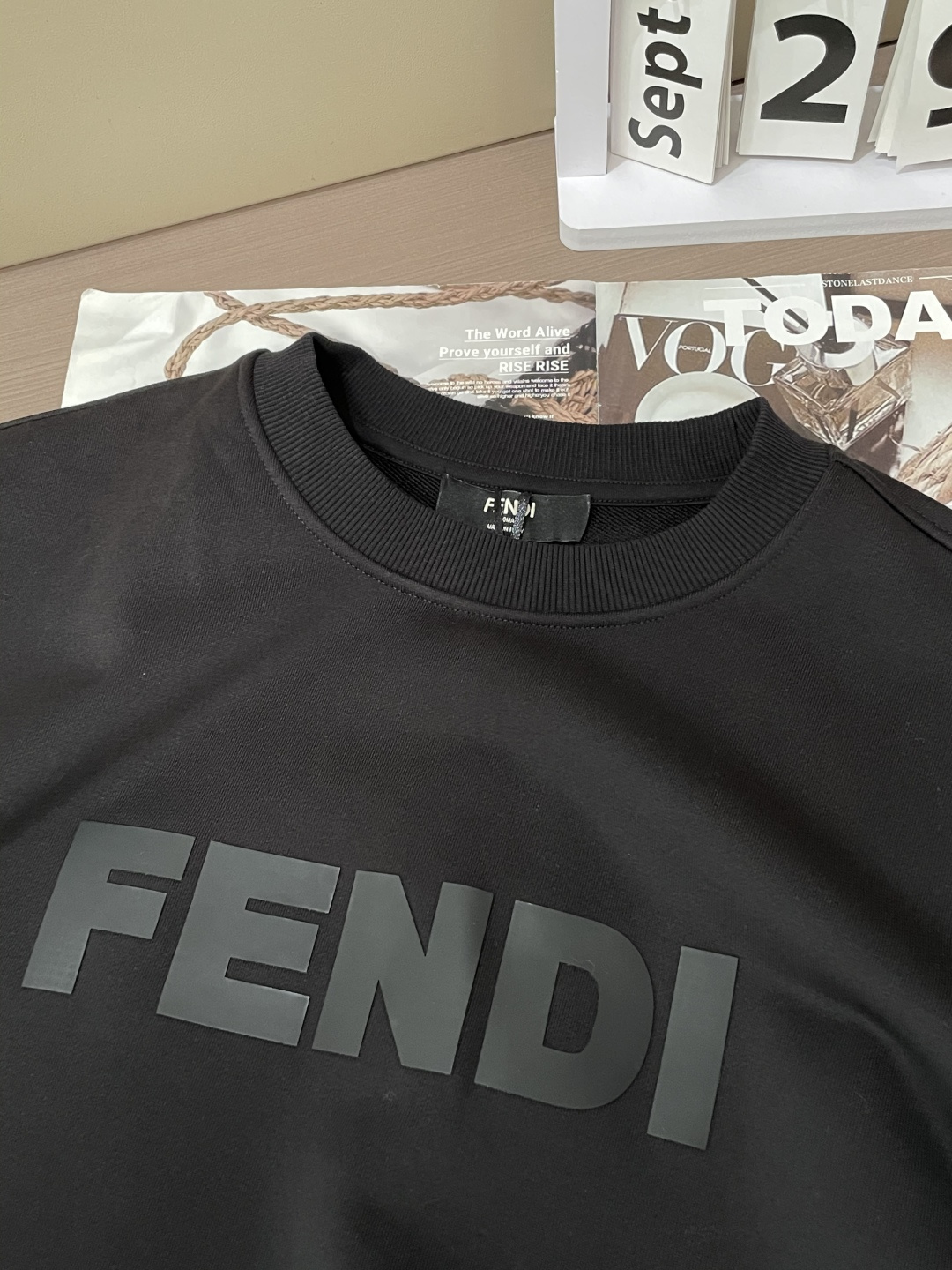 P115
FD  /秋冬新品 
定制顶级卫衣棉，面料特别有质感，冬季必备单品，保暖性好。男女通穿，细节到位，版型超赞，上身效果非常好！百搭单品！🚀尺码S-XL




