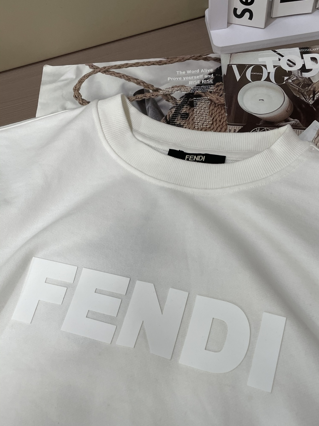 P115
FD  /秋冬新品 
定制顶级卫衣棉，面料特别有质感，冬季必备单品，保暖性好。男女通穿，细节到位，版型超赞，上身效果非常好！百搭单品！🚀尺码S-XL




