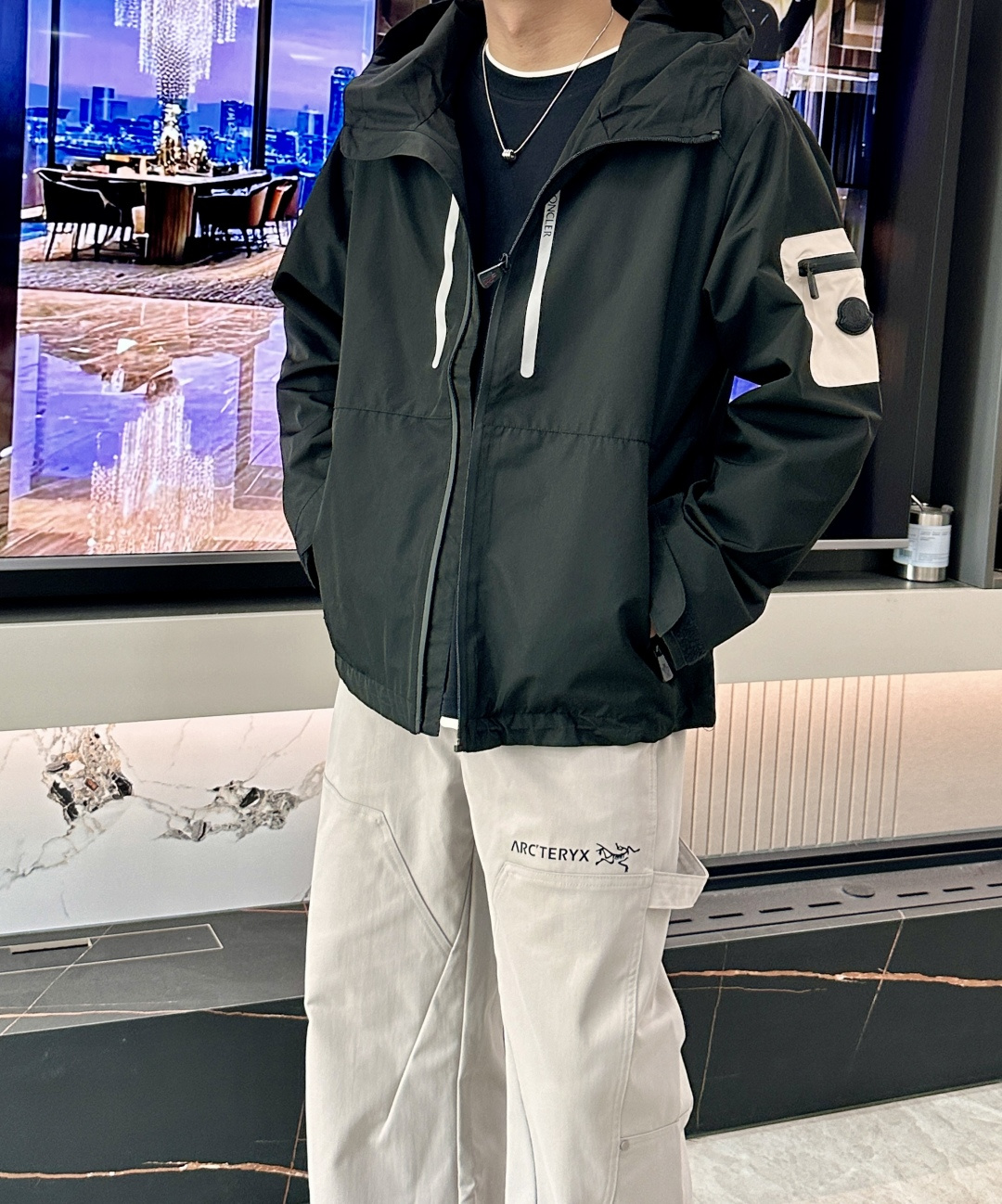 NO:568918,Mengkou The same style as the official website, complete with three labels, on sale in advance. 2025ss new autumn and winter men's jackets, complete with three labels, high-end version of the original order. Custom-made fabrics at the counter. Highly breathable and comfortable, impeccable details, brand element design concept, reflecting high quality. Delicate and soft feel. Casual tailoring, awesome upper body size. Size M～3XL,,,Moncler,jackets & coats,jackets & coats,alexander wang19860909蒙口 官网同款,三标齐全,提前发售 2025ss秋冬新款男士夹克外套,原单三标齐全高端版本 专柜定制面料 透气舒适度高,细节无可挑剔,品牌元素设计理念,体现高品质.手感细腻柔软 呈现休闲裁剪,上身版型超赞 码数M～3XL,,,Moncler,jackets & coats,jackets & coats,alexander wang,Men's clothing